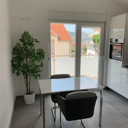 Valjan * 特罗吉尔